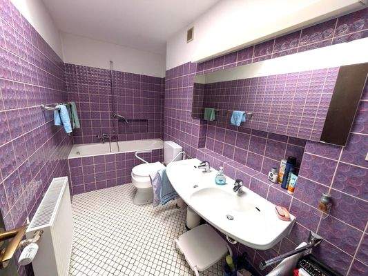 Hauptbad im 70er-Jahre-Stil