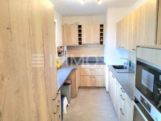 moderne Küche mit AEG Markengeräte