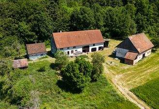 Wohnhaus mit Ökonomiegebäude