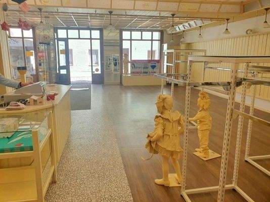 bei Bedarf: mit Einrichtung