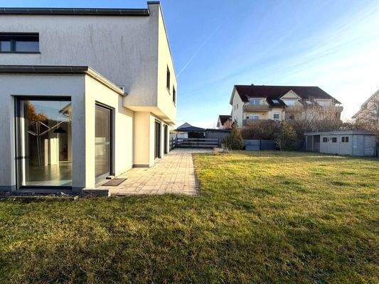 Objektrückseite und Gartengrundstück