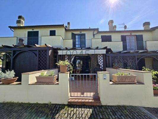 Charmantes Reihenhaus mit toskanischem Lebensgefühl mit Meerblick in Guardistallo