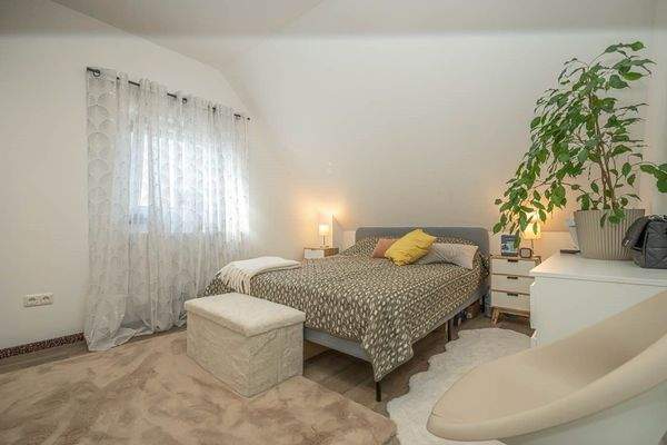 DH1, rechte Hälfte: Schlafzimmer 1