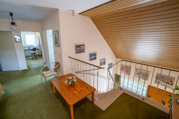 Treppenhaus & Flur zur 1. Etage