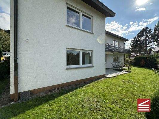 seitliche Gartenansicht