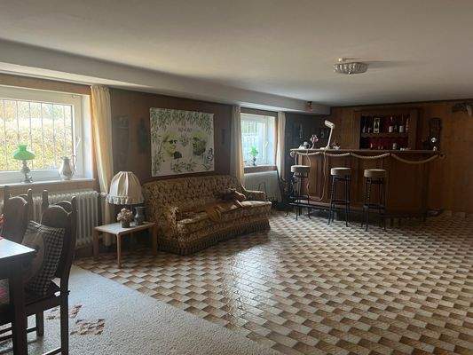 UG - Partyraum mit Bar.jpg