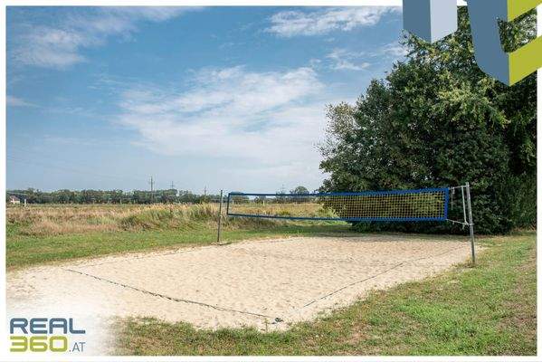 Beachvolleyballplatz 1.800 m entfernt