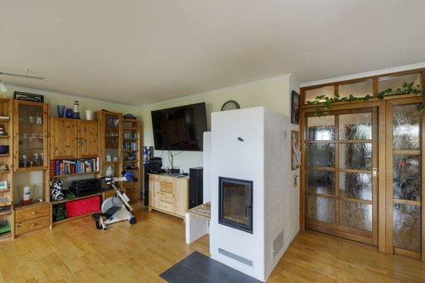 Wohnzimmer mit Holzofen