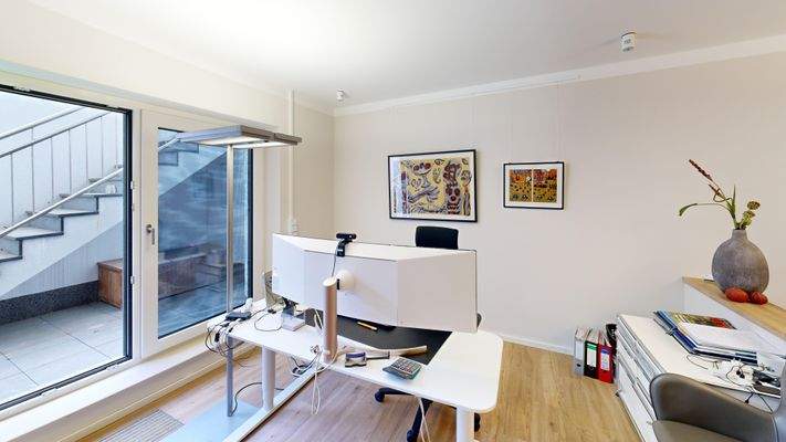 Keller - grsser Raum, jetzt Büro.jpg