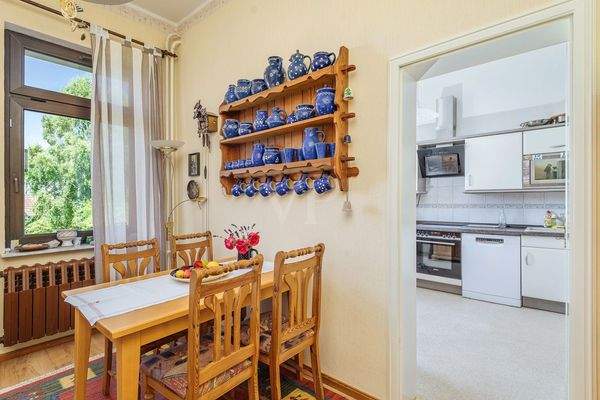 Essbereich mit Blick in die Küche