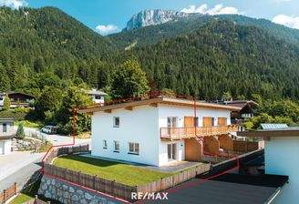 Aussenansicht mit Garten und Markierung