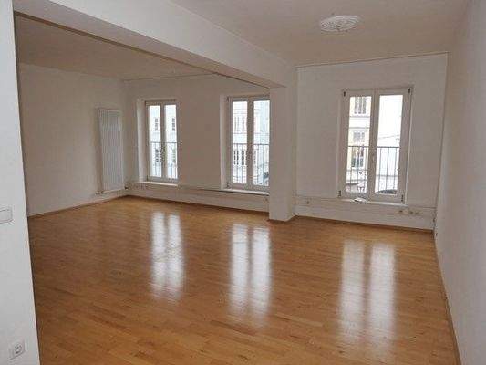 Wohnz. mit Blick auf Max-J.-Pl.