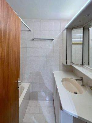 Badezimmer mit Badewanne