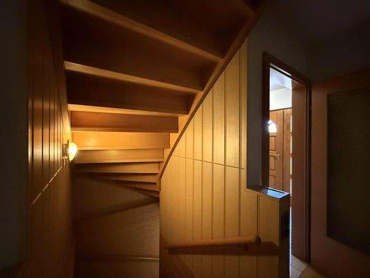 Abgang in den Wohnkeller