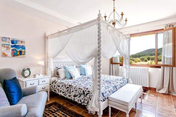 Herrliches Schlafzimmer mit Landschaftsblick