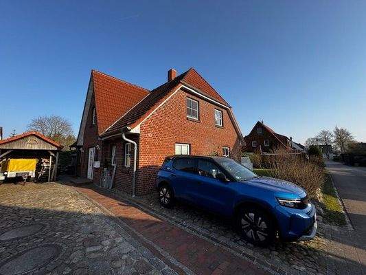 Auffahrt mit Carport