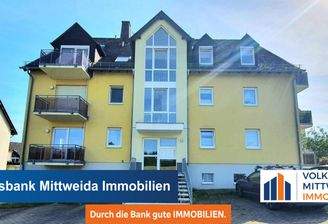 Straßenansicht mit Stellplatz