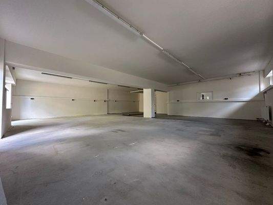 Produktions-/ Lagerhalle