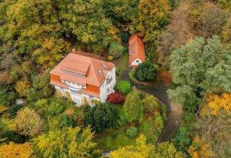 Hausansicht mit Nebengelass