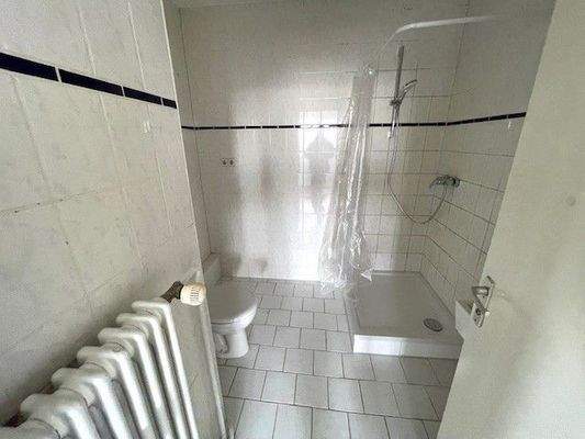 Badezimmer mit Dusche