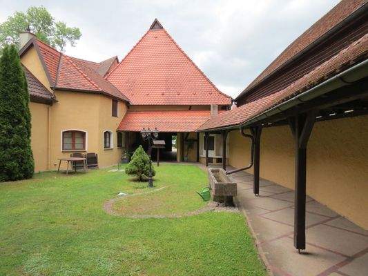 Innenhof mit Überdachung