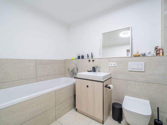 Badezimmer mit Wanne