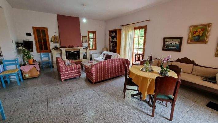 Kreta, Ammoudara bei Heraklion: Gebäude mit 3 Wohnungen zu verkaufen