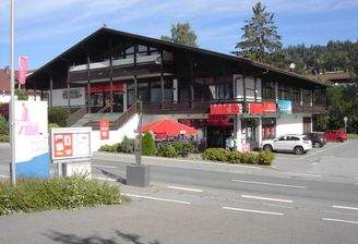 Eingang-Front Geschäftshaus