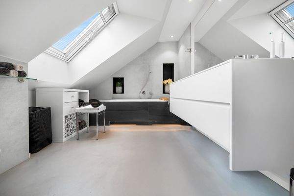 MASTER BADEZIMMER (WANNE & DUSCHE)