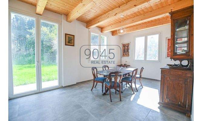 Zeitgemäße Landvilla in nachhaltiger Holzbauweise mit Panoramablick bei Potenza Picena