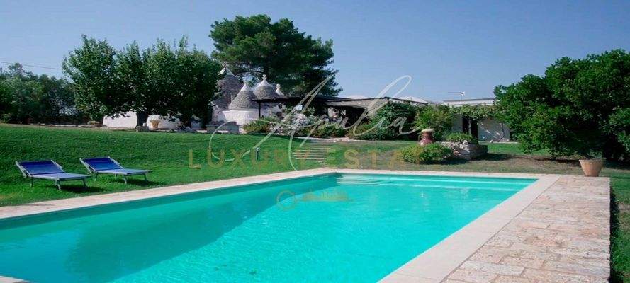 Ostuni – herrliches Areal mit Trulli und Pool