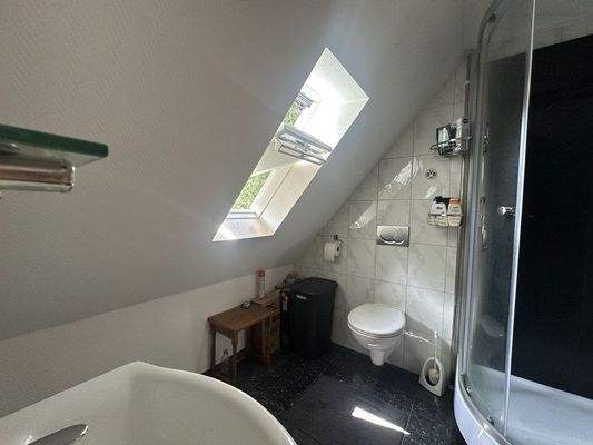 Bad im Dachgeschoss