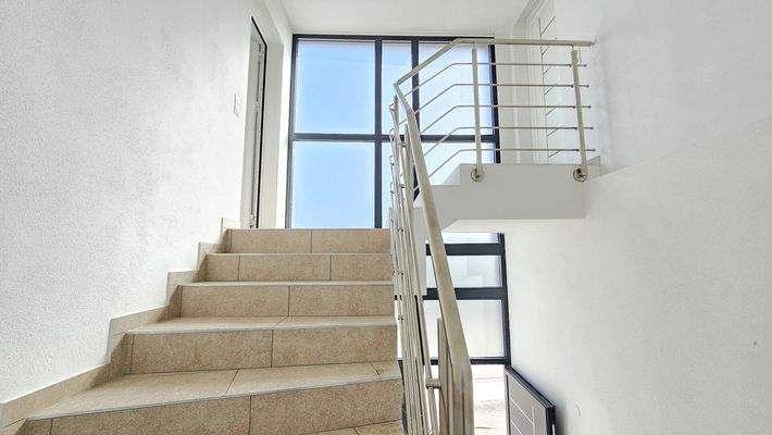 Stiegenhaus zur Wohnung 3 u. 4 - Villach-Landskron - kaufen