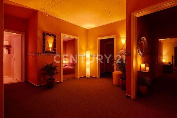 Flurbereich im Obergeschoss - Zugang zu Séparées und Bad