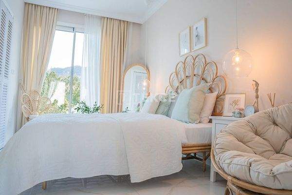 Sea-Front Real Estate in a Complex in Girne North Cyprus