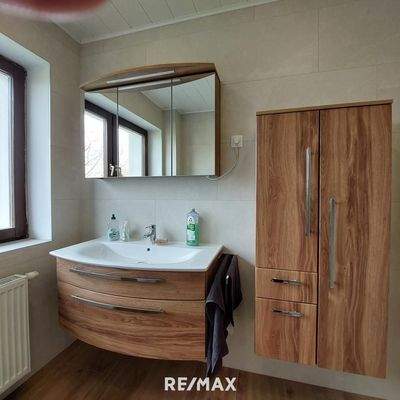 ganz neu saniertes Badezimmer