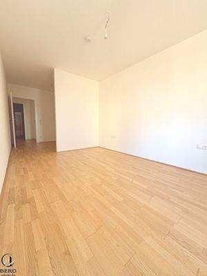 Schlafzimmer mit Schrankraum