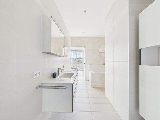 CAM04191G0-PR0068-STILL015