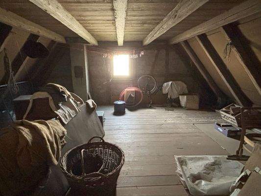 Dachboden mit Fenster