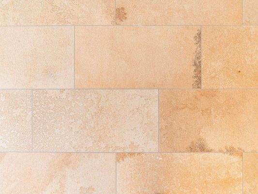 Elegant-zeitlose, warme Bad- und Bodenfliesen