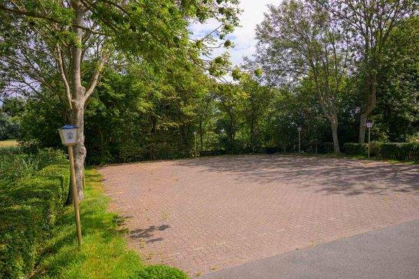 gegenüberliegender Parkplatz.jpg