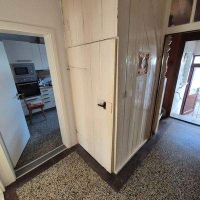 Flur unten mit Zugang Küche