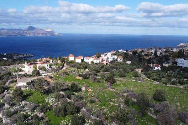 Kreta, Kokkino Chorio: Landschaftlich reizvolles Grundstück mit Meerblick zu verkaufen