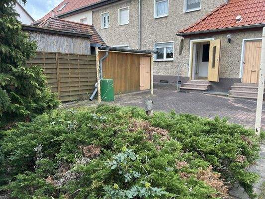 Hintereingang und Schuppen