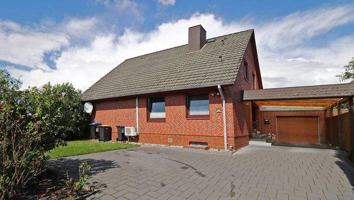Auffahrt - Carport - Garage