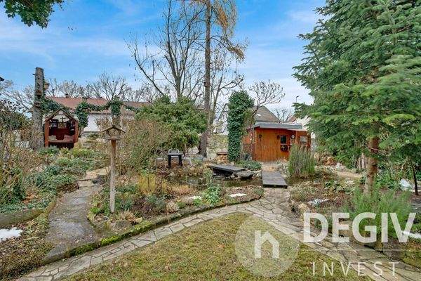 Garten mit Gartenhau