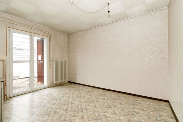 Küche mit Zugang zum Balkon