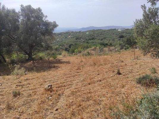 Kreta, Karoti: Grundstück mit Baugenehmigung und atemberaubendem Bergblick zu verkaufen