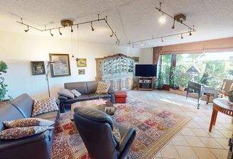 Wohnzimmer mit Kamin