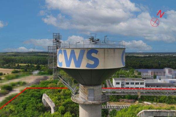 Suedost Luftbild Turm nah